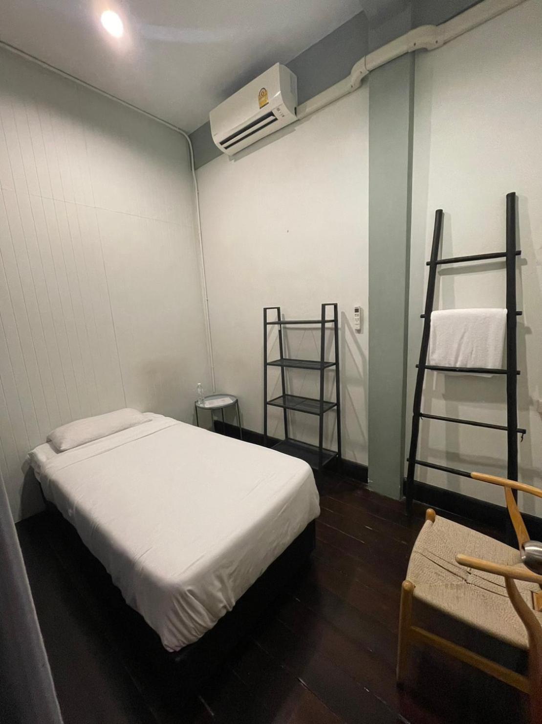 The Orientale Hostel Bangkok Exterior photo