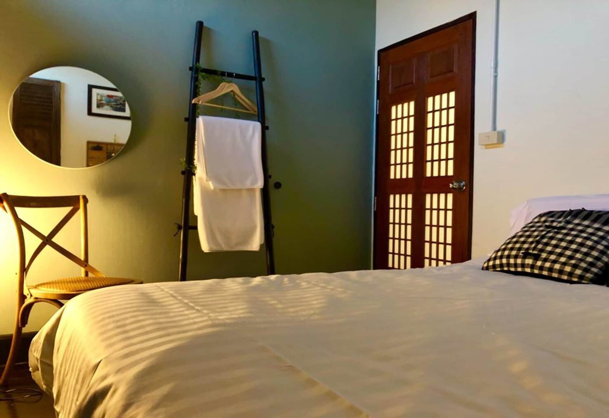 The Orientale Hostel Bangkok Exterior photo