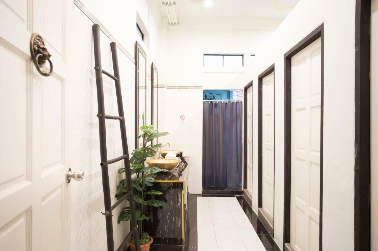 The Orientale Hostel Bangkok Exterior photo