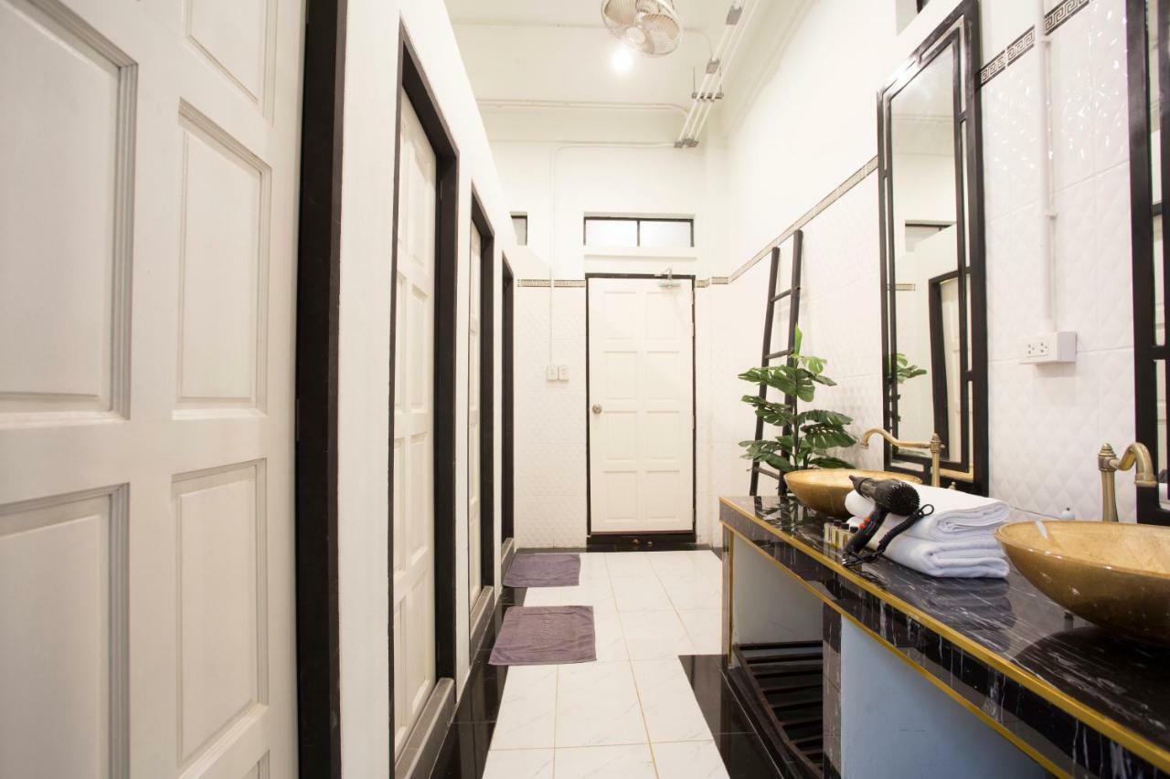 The Orientale Hostel Bangkok Exterior photo