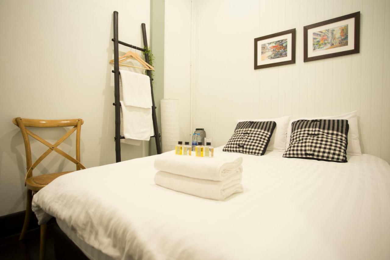 The Orientale Hostel Bangkok Exterior photo